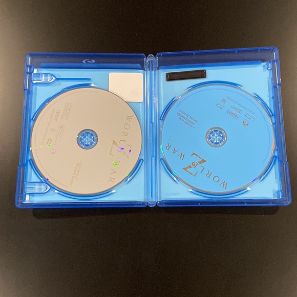 World War Z - Blu-ray & DVD Combo Set - Picture 3 of 5
